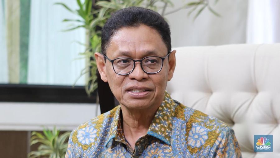 Wakil Menteri Energi dan Sumber Daya Mineral Indonesia (ESDM), Yuliot Tanjung di kantor Kementerian ESDM, Jakarta, Selasa (30/9/2025). (CNBC Indonesia/Tri Susilo)