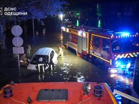 Sudah Perang Tertimpa Banjir, Potret Air Bah Hantam Kota Ukraina