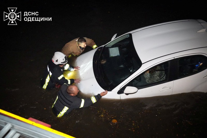 Banjir di Odesa, Ukraina, Rabu (1/10/2025). (Handout via REUTERS)