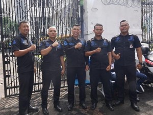 Cerita Dramatis Pamdal Terjebak dalam Pos di Tengah Amukan Massa