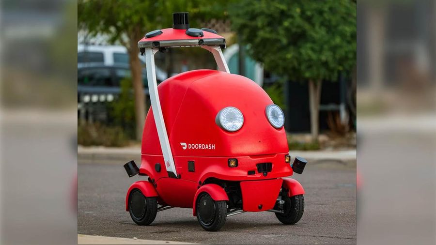 DoorDash Dot, robot pengiriman otonom komersial pertama yang mampu menavigasi jalur sepeda, jalan raya, dan trotoar dengan mulus, dan dibuat khusus untuk perdagangan lokal. (Dok. DoorDash)