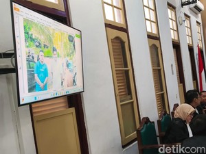 JPU Tampilkan Foto Gubsu Bobby dan Topan di Sidang Korupsi Proyek Jalan