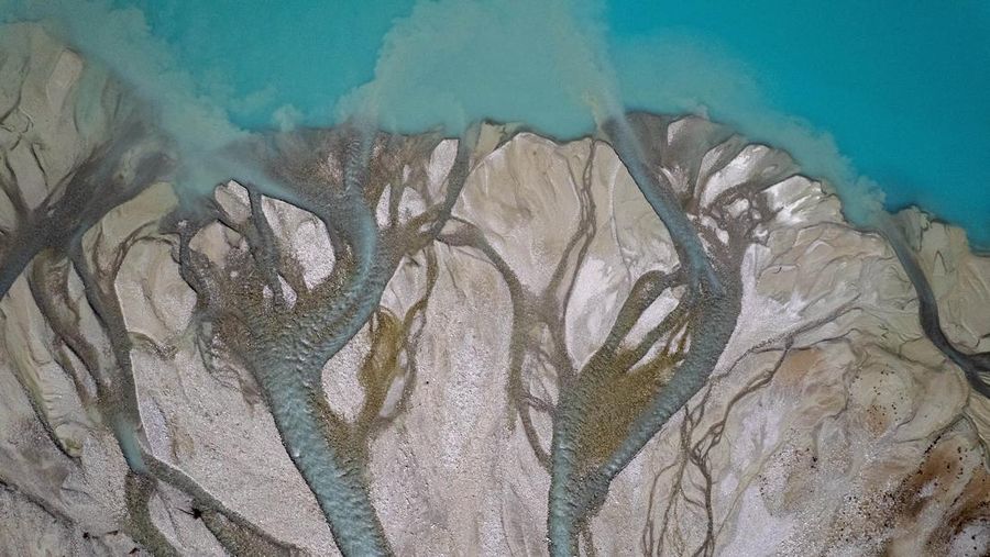 Gletser Swiss mencair secara signifikan selama 12 bulan terakhir, mencatat penurunan volume es terbesar keempat yang pernah tercatat, ungkap badan pemantau GLAMOS pada Rabu (30/9/2025). (REUTERS/Denis Balibouse)