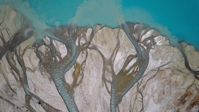 Potret Nyata 'Neraka Bocor', Salju Hilang, Gunung Putih Berubah Hijau