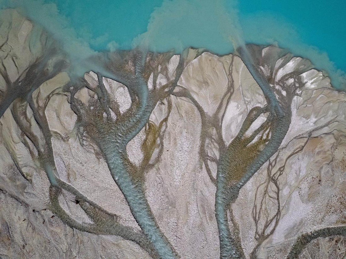 Gletser Swiss Mencair Signifikan Akibat Musim Dingin Kering dan Gelombang Panas