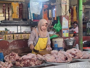 Jelang Maulid Nabi, Harga Daging Ayam di Mataram Tembus Rp 50 Ribu/Kg