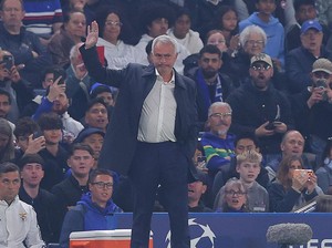 Terima Kasih Fans Chelsea, tapi Mourinho Lebih Suka Jika Menang