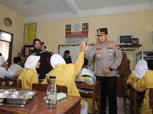Senangnya Siswi SMPN 1 Magetan Mulai Dapat Makan Bergizi Gratis