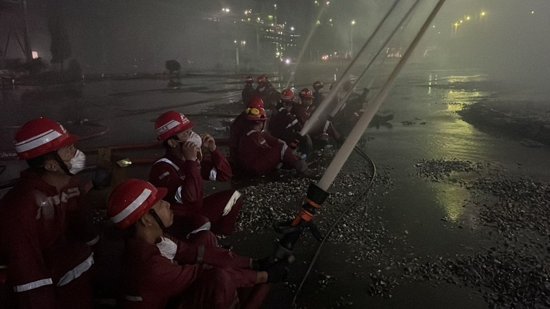 Ledakan dan kebakaran di Kilang Pertamina Dumai Rabu 1 Oktober 2025. (Tangkapan Layar X) Ledakan dan kebakaran di Kilang Pertamina Dumai Rabu 1 Oktober 2025. (Tangkapan Layar X)