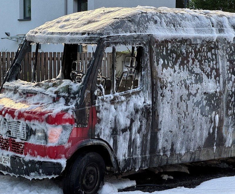 Kondisi mobil yang hangus terbakar dalam ledakan di Munich, Jerman, Rabu (1/10/2025). (REUTERS/Christine Uyanik) Kondisi mobil yang hangus terbakar dalam ledakan di Munich, Jerman, Rabu (1/10/2025). (REUTERS/Christine Uyanik)