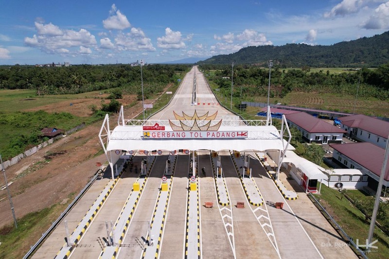 Menteri Koordinator Bidang Infrastruktur dan Pembangunan Kewilayahan, Agus Harimurti Yudhoyono (AHY), meninjau progres pembangunan Jalan Tol Padang–Sicincin, Sumatera Barat, Selasa (30/9/2025). Menteri Koordinator Bidang Infrastruktur dan Pembangunan Kewilayahan, Agus Harimurti Yudhoyono (AHY), meninjau progres pembangunan Jalan Tol Padang–Sicincin, Sumatera Barat, Selasa (30/9/2025). (Dok. Hutama Karya)