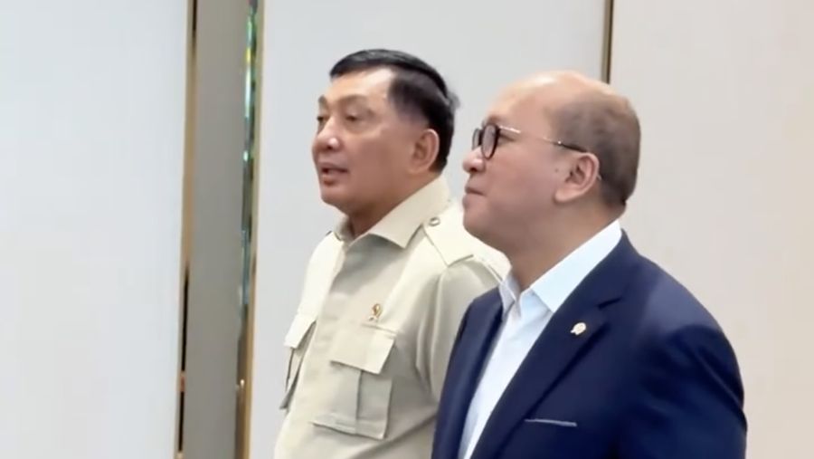 Menteri Pertahanan (Menhan), Sjafrie Sjamsoeddin melakukan pertemuan dengan Menteri Investasi dan Hilirisasi/Kepala BKPM sekaligus CEO Danantara, Rosan Roeslani. (Instagram/@rosanroeslani)