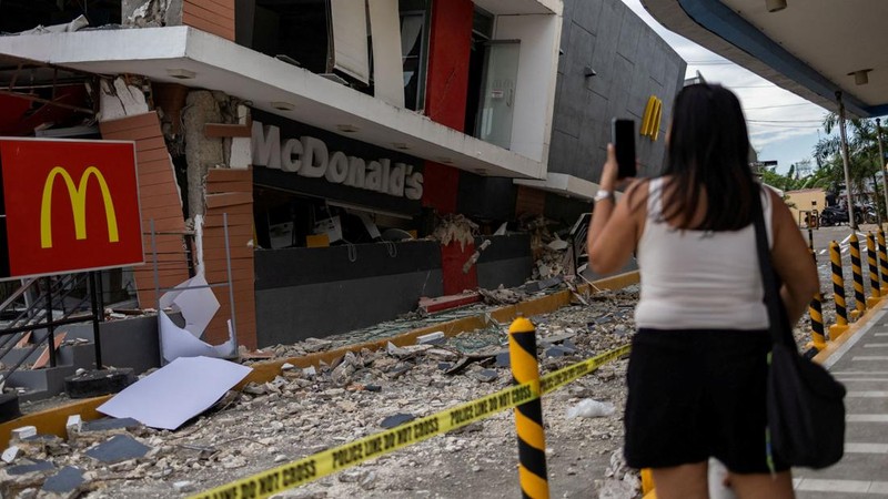 Gempa bumi 6,9 M yang melanda Filipina pada Selasa (30/9) malam mengguncang kontes kecantikan Miss Asia Pacific 2025 yang digelar di Cebu. (Instagram/pageantempress)