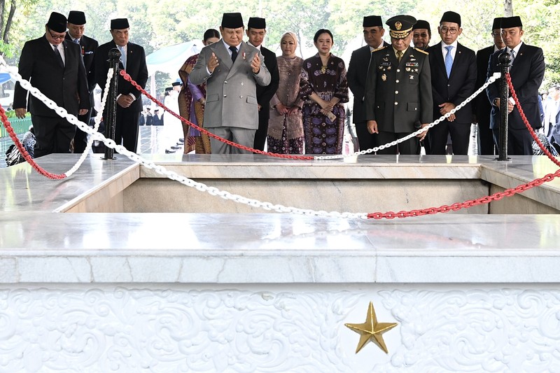 Presiden Prabowo Subianto memimpin upacara peringatan Hari Kesaktian Pancasila 2025 di Monumen Pancasila Sakti, Lubang Buaya, Jakarta, pada Rabu (1/10/2025). Presiden Prabowo Subianto memimpin upacara peringatan Hari Kesaktian Pancasila 2025 di Monumen Pancasila Sakti, Lubang Buaya, Jakarta, pada Rabu (1/10/2025). (Dok. Biro Pers Sekretariat Presiden/Kris))