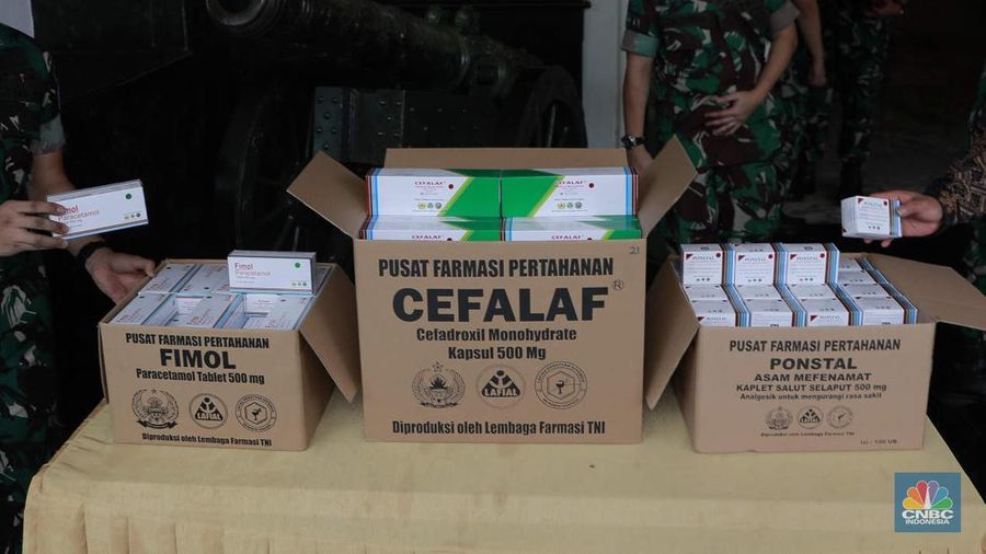 Pusat Farmasi Pertahanan Baharwathan Kemhan, Bantuan Obat-obatan Produksi Pabrik Obat Pertahanan Negara Kepada Koperasi Desa/Kelurahan Merah Putih (KDKMP) di Jakarta, Rabu (1/10/2025). (CNBC Indonesia/Muhammad Sabki)