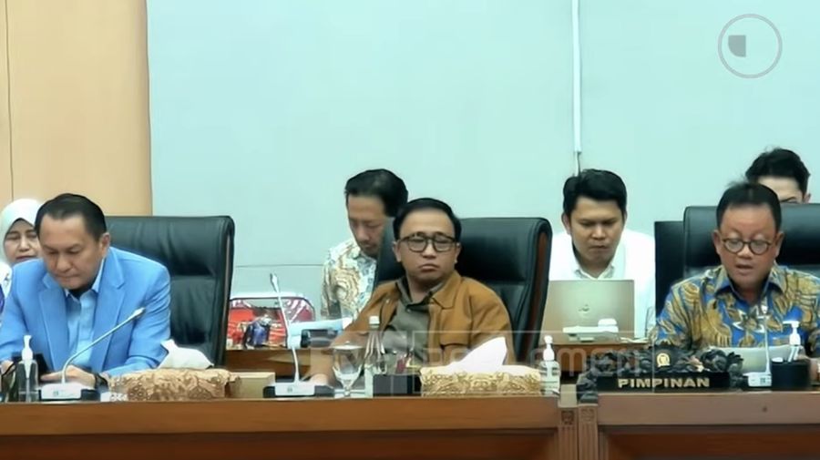 Rapat Dengar Pendapat (RDP) XII DPR RI dengan Dirjen Migas, Pengusaha SPBU: Pertamina Patra Niaga, Shell Indonesia, BP-AKR, dan lainnya. (YouTube/TVR Parlemen)