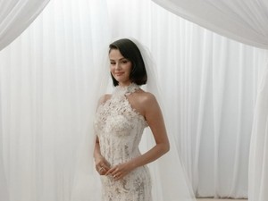 Detail Baju Pengantin Selena Gomez, Ada Pesan Rahasia untuk Benny Blanco