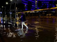 Hujan Ekstrem Menerjang, Ribuan Orang Dievakuasi-Status Siaga Merah