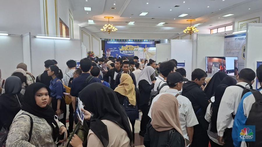 Suku Dinas Tenaga Kerja, Transmigrasi, dan Energi Jakarta Pusat menggelar Jakarta Job Fair bertajuk Jakarta Job Fest 2025 di Gedung Pertemuan Pertamina, Jakarta, Rabu (1/10/2025). (CNBC Indonesia/Chandra Dwi Pranata)