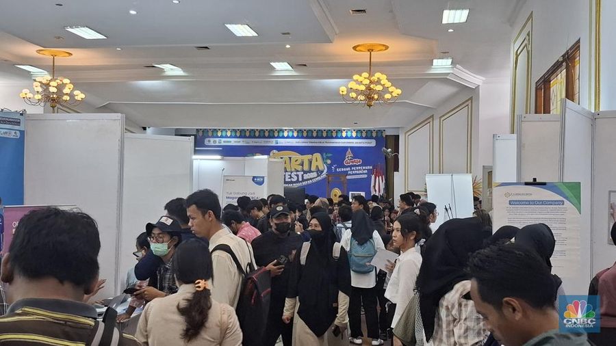Suku Dinas Tenaga Kerja, Transmigrasi, dan Energi Jakarta Pusat menggelar Jakarta Job Fair bertajuk Jakarta Job Fest 2025 di Gedung Pertemuan Pertamina, Jakarta, Rabu (1/10/2025). (CNBC Indonesia/Chandra Dwi Pranata)