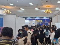 Cari Kerja Makin Susah, Ribuan Orang Membludak di Job Fair Jakarta