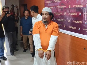 Tampang Pria Bermukena Pelaku Pembakaran 3 Masjid di Sulsel