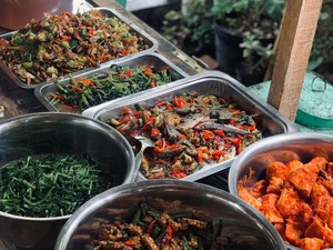 Warung Bu Ani Batu, Sarapan Nasi Prasmanan Rp 12 Ribu