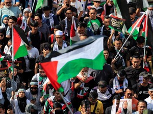 Saat Ultras Malaysia Ikut Turun ke Jalan.....Kecam AS dan Israel!