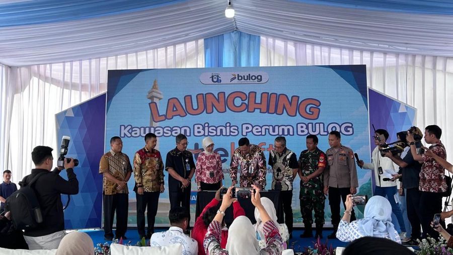 Direktur Utama Perum Bulog, Ahmad Rizal Ramdhani saat meresmikan kawasan bisnis Bulog: Beloft di Kelapa Gading, Jakarta Utara, Kamis (2/10/2025). (CNBC Indonesia/Martyasari Rizky)