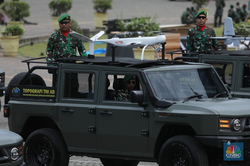 Gladi kotor jelang acara puncak peringatan HUT ke-80 TNI di Monumen Nasional (Monas), Jakarta pada 5 Oktober mendatang. Beragam alutsista pun disiapkan untuk penampilan prajurit, Kamis (2/9/2025). (CNBC Indonesia/Tri Susilo)