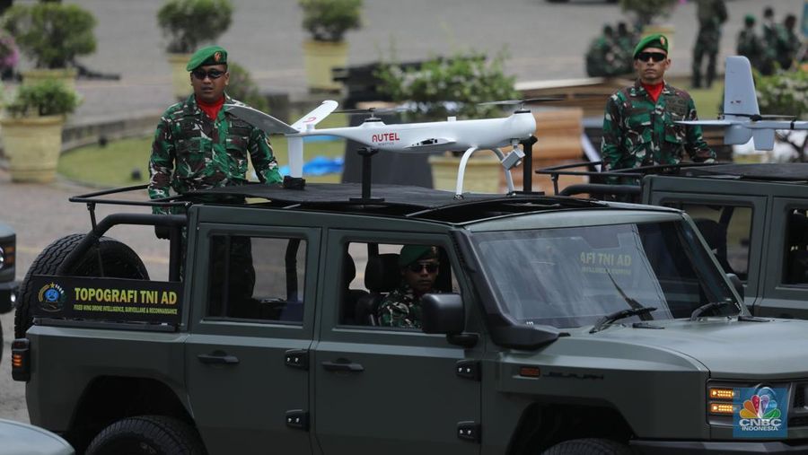 Gladi kotor jelang acara puncak peringatan HUT ke-80 TNI di Monumen Nasional (Monas), Jakarta pada 5 Oktober mendatang. Beragam alutsista pun disiapkan untuk penampilan prajurit, Kamis (2/9/2025). (CNBC Indonesia/Tri Susilo)