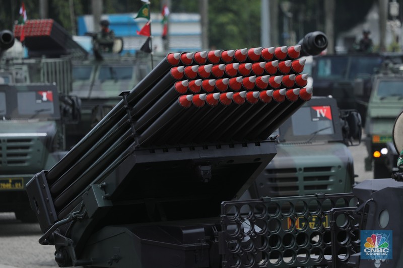 Gladi kotor jelang acara puncak peringatan HUT ke-80 TNI di Monumen Nasional (Monas), Jakarta pada 5 Oktober mendatang. Beragam alutsista pun disiapkan untuk penampilan prajurit, Kamis (2/9/2025). (CNBC Indonesia/Tri Susilo)