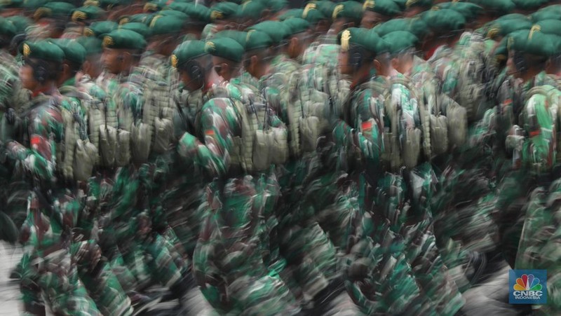 Gladi kotor jelang acara puncak peringatan HUT ke-80 TNI di Monumen Nasional (Monas), Jakarta pada 5 Oktober mendatang. Beragam alutsista pun disiapkan untuk penampilan prajurit, Kamis (2/9/2025). (CNBC Indonesia/Tri Susilo)