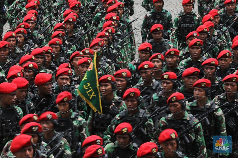 Gladi kotor jelang acara puncak peringatan HUT ke-80 TNI di Monumen Nasional (Monas), Jakarta pada 5 Oktober mendatang. Beragam alutsista pun disiapkan untuk penampilan prajurit, Kamis (2/9/2025). (CNBC Indonesia/Tri Susilo)