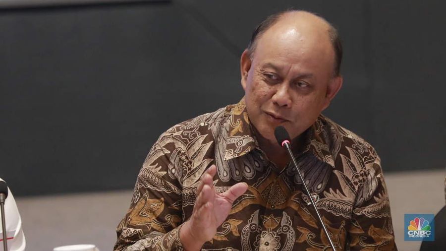 Kepala BGN, Dadan Hindayana dalam Konferensi pers penanggulangan KLB pada program prioritas makam bergizi gratis di Kementerian Kesehatan, Jakarta, Kamis (2/10/2025). (CNBC Indonesia/Muhammad Sabki)