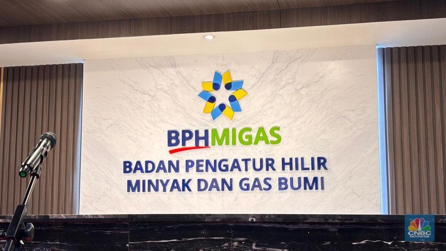 Logo baru BPH Migas di Gedung BPH Migas, Jakarta, Kamis (02/10/2025). (CNBC Indonesia/Firda Dwi Muliawati)