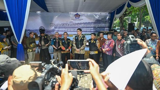 Momen Purbaya Perintah Dirjen Bea Cukai: Importir Ilegal Jangan Lepas!