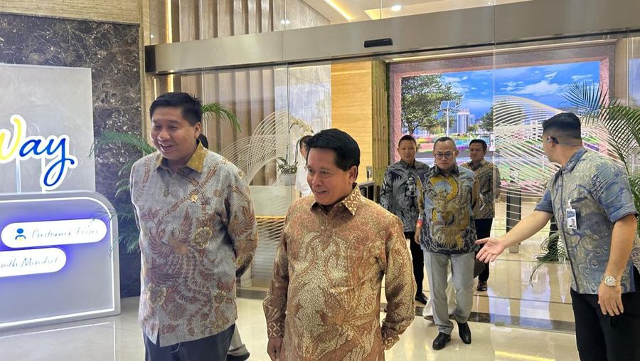 Menteri Perumahan dan Kawasan Pemukiman (PKP) Maruarar Sirait dan Direktur Utama PT Bank Rakyat Indonesia (Persero) Tbk Hery Gunardi di Kantor Pusat BRI, Jakarta, Kamis (2/10/2025). (CNBC Indonesia/Zefanya Aprilia)