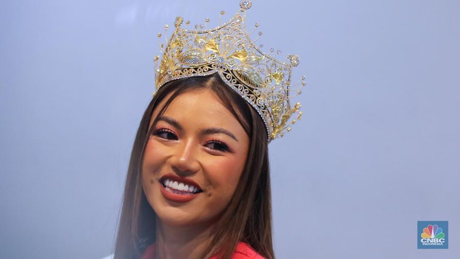 Miss Universe Indonesia 2025, Sanly Liuu saat berkunjung ke kantor CNBC Indonesia di Jakarta, Kamis (2/10/2025). (CNBC Indonesia/Faisal Rahman)