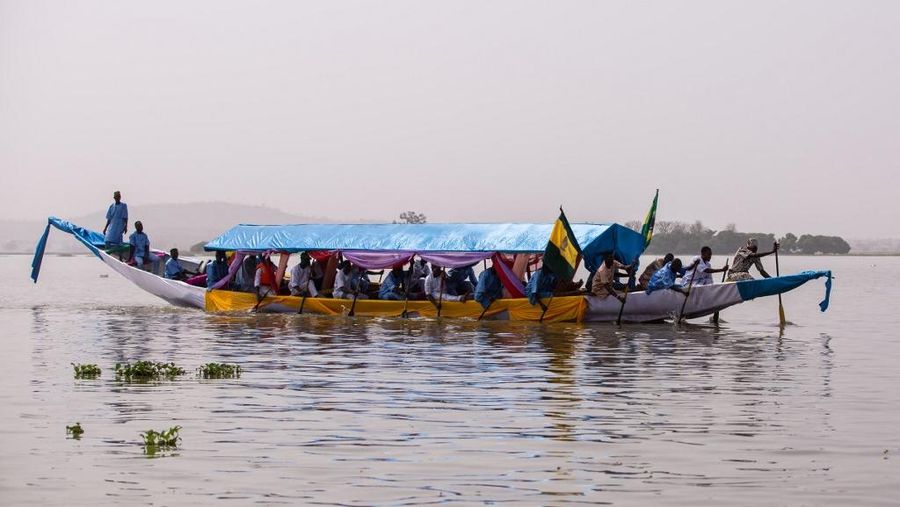 Participants steer their pirogue during the annual boat regatta in Yauri, Kebbi State, on February 15, 2025. The regatta festival started about 200 years ago as a display of naval strength of the Gungu people, where the Gungu warriors annually attacked dangerous hippopotamus that were destroying farmlands. Warriors would board various sizes of canoes with different types of weapons to attack the animal on the River Niger. This required expertise in canoe paddling and naval warfare. It also served as training exercise for upcoming Gungu warriors. (Photo by TOYIN ADEDOKUN / AFP)