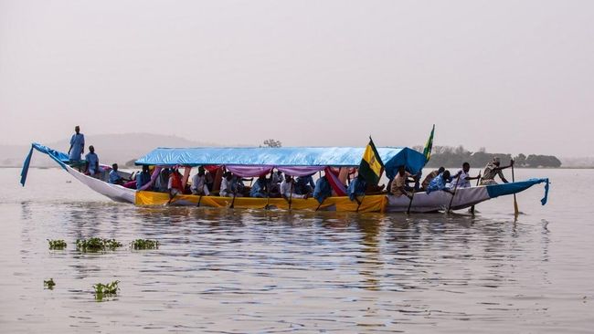 Perahu Bawa Pedagang Pasar Terbalik di Sungai, 26 Orang Tewas
