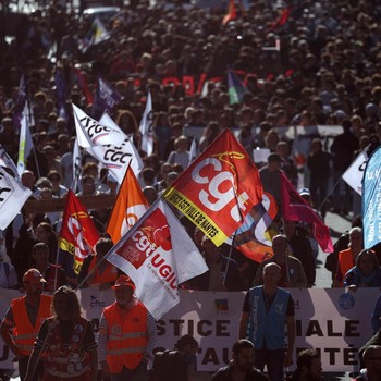 Prancis Panas! Ribuan Rakyat Turun ke Jalan, Murka Anggaran Dipangkas