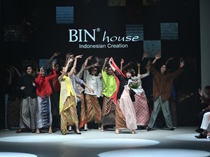 Serunya Lenggak-Lenggok Garam dan Madu di Catwalk BINhouse