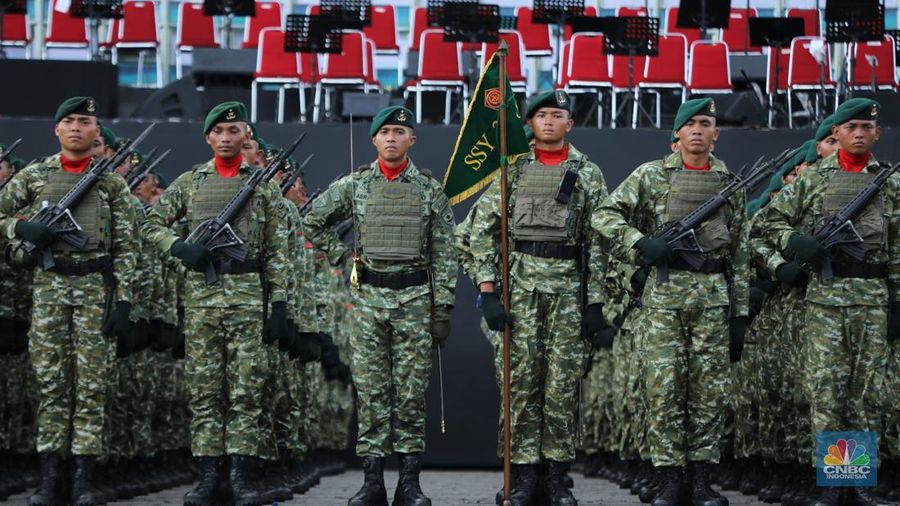 Prajurit TNI dari tiga matra menggelar gladi kotor jelang perayaan HUT ke-80 TNI di Monas, Jakarta Pusat, Kamis (2/9/2025). (CNBC Indonesia/Tri Susilo)