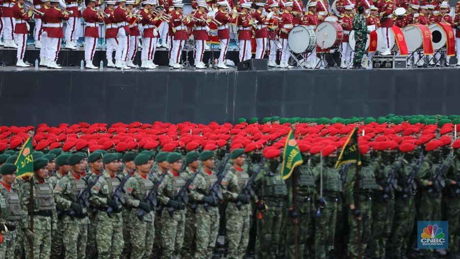 Prajurit TNI dari tiga matra menggelar gladi kotor jelang perayaan HUT ke-80 TNI di Monas, Jakarta Pusat, Kamis (2/9/2025). (CNBC Indonesia/Tri Susilo)