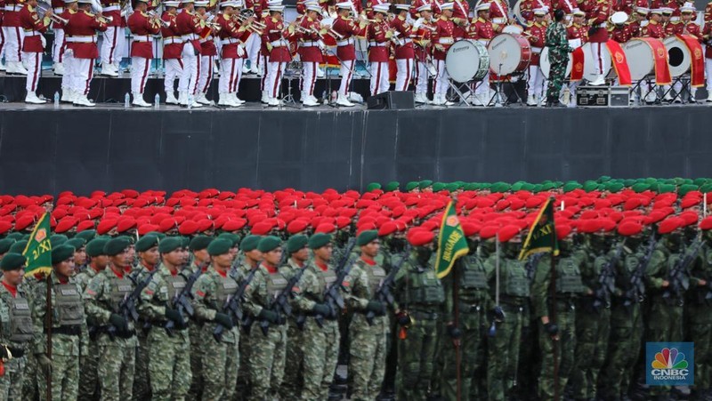 Prajurit TNI dari tiga matra menggelar gladi kotor jelang perayaan HUT ke-80 TNI di Monas, Jakarta Pusat, Kamis (2/9/2025). (CNBC Indonesia/Tri Susilo)