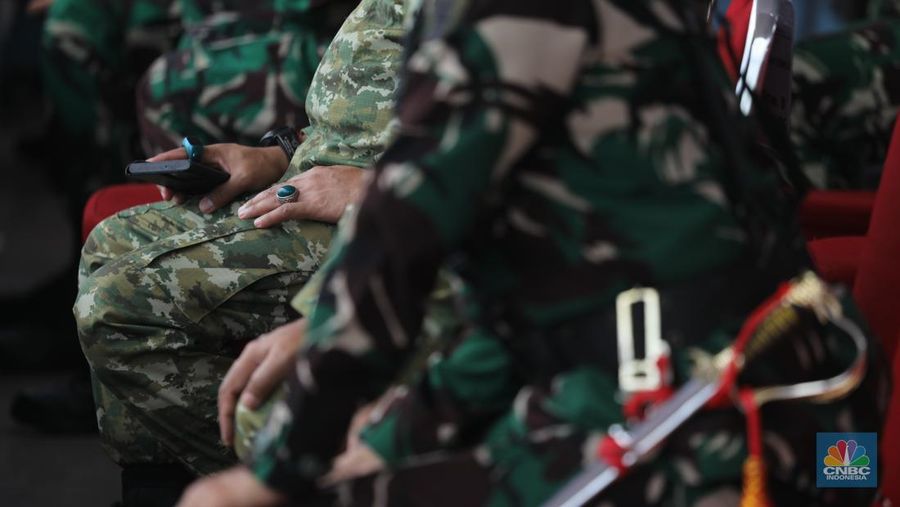 Prajurit TNI dari tiga matra menggelar gladi kotor jelang perayaan HUT ke-80 TNI di Monas, Jakarta Pusat, Kamis (2/9/2025). (CNBC Indonesia/Tri Susilo)