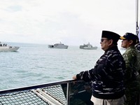 Foto: Presiden Prabowo Subianto di perairan Teluk Jakarta, Kamis (2/10/2025). (Dokumentasi BPMI Sekretariat Presiden/Rusman)