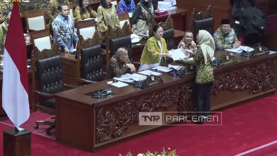 Rapat Paripurna DPR mengesahkan revisi UU BUMN, Kamis (2/10/2025). (Tangkapan layar)
