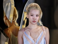 Elle UK Dikecam usai Hilangkan Rose Blackpink dari Foto